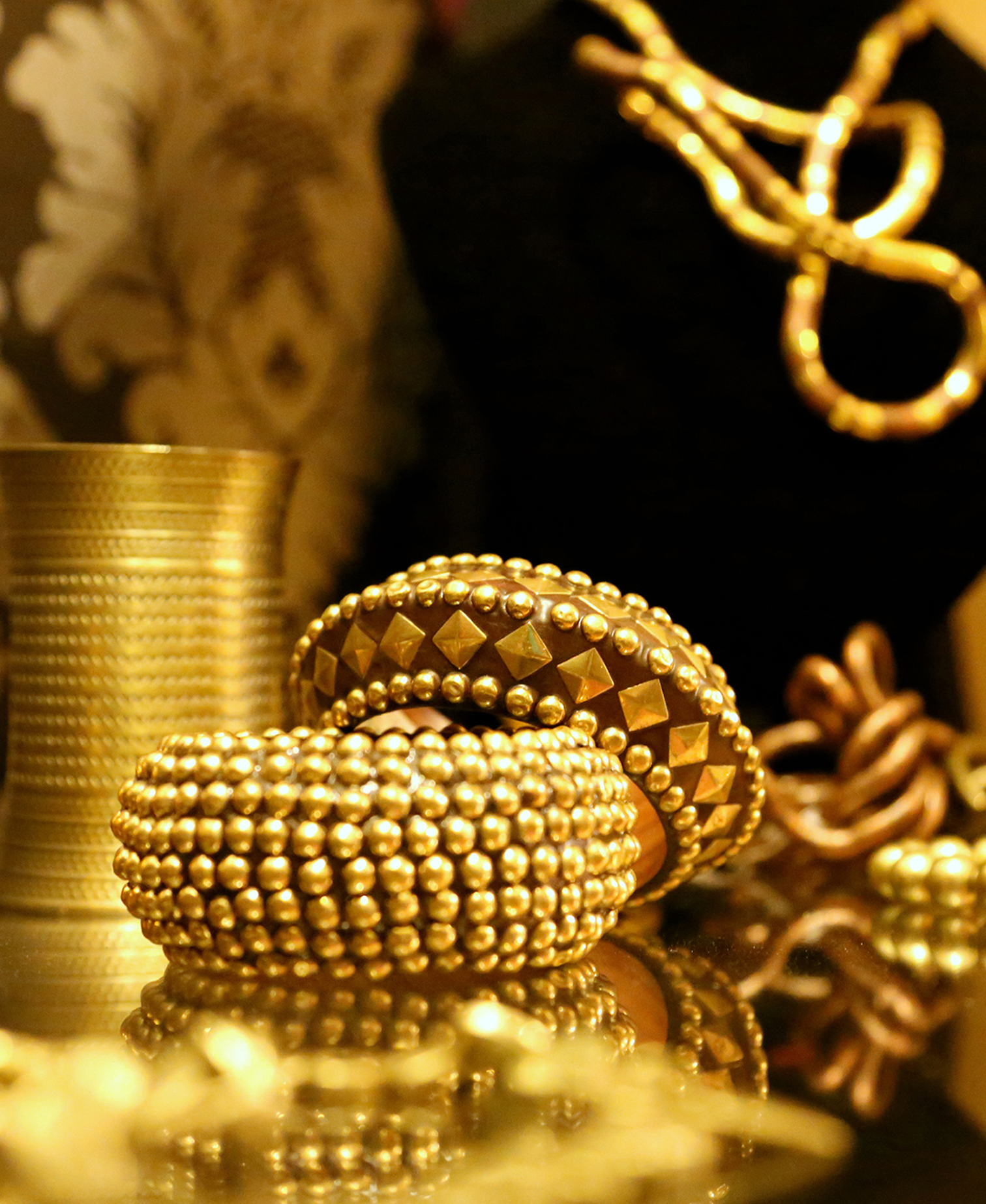 Chunky gold Jewellery - Bak2Buks Media